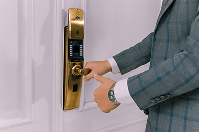 Sử dụng khóa cửa vân tay có khó như bạn nghĩ?-2